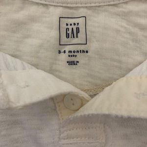 GAP One Pieces - Baby Gap cotton Henley-style onesie - 3-6 mos GAP One Pieces - Baby Gap cotton Henley-style onesie - 3-6 mos